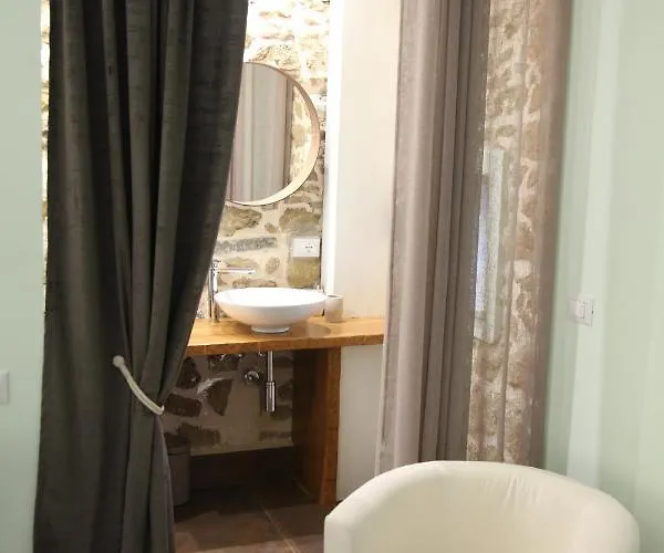 Chiarastella Gasthuis Villafrati